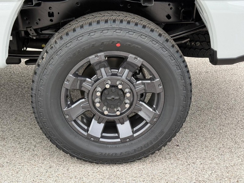 Ford Super Duty F-250 SRW Vehicle Full-screen Gallery Image 4