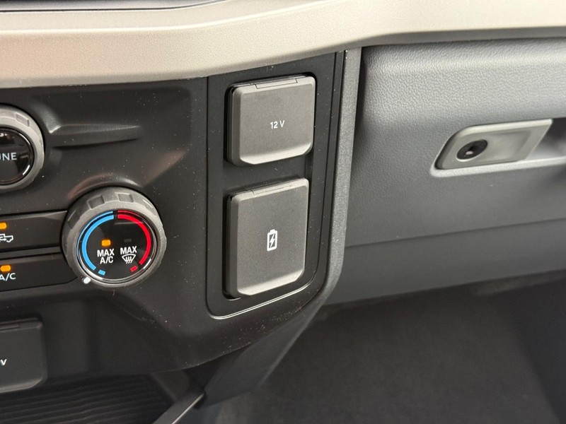 Ford Super Duty F-250 SRW Vehicle Full-screen Gallery Image 14