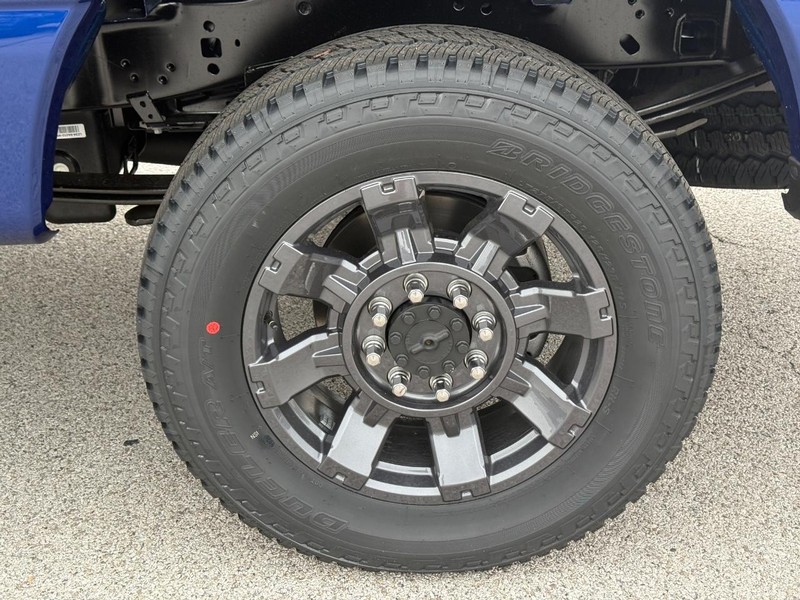Ford Super Duty F-250 SRW Vehicle Full-screen Gallery Image 4