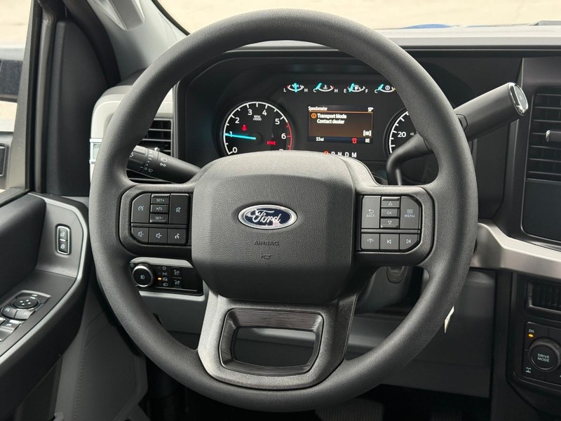 Ford Super Duty F-250 SRW Vehicle Full-screen Gallery Image 7