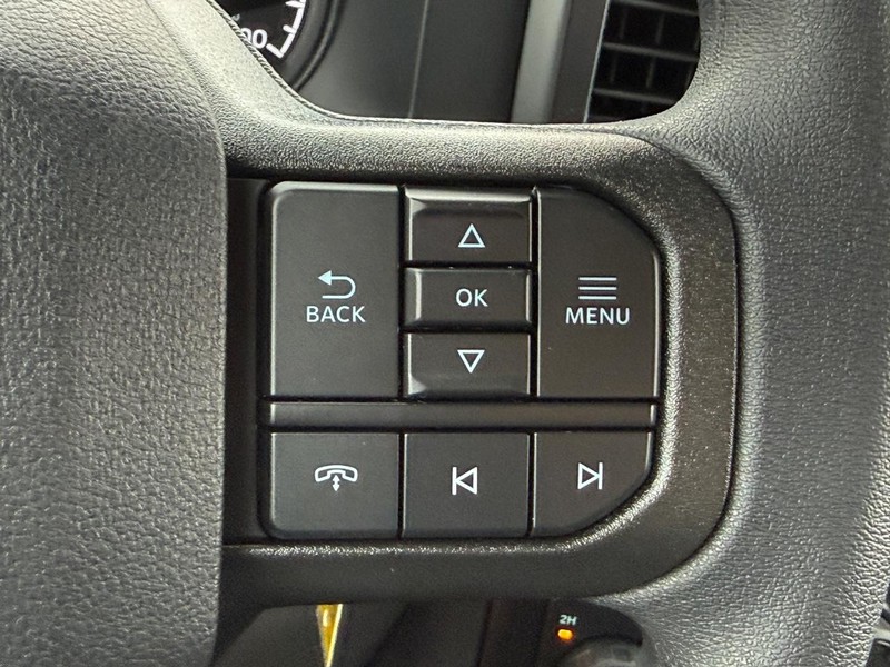 Ford Super Duty F-250 SRW Vehicle Full-screen Gallery Image 9