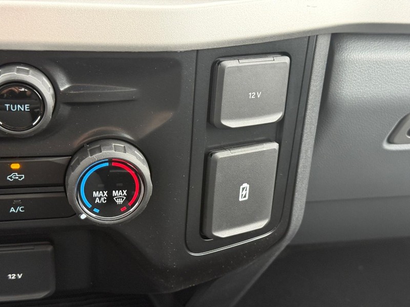 Ford Super Duty F-250 SRW Vehicle Full-screen Gallery Image 14