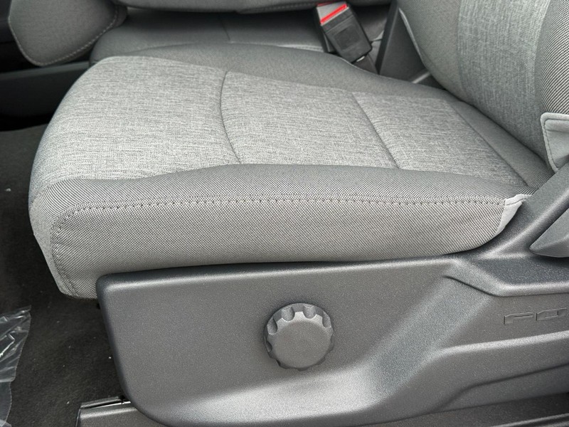 Ford Super Duty F-250 SRW Vehicle Full-screen Gallery Image 18
