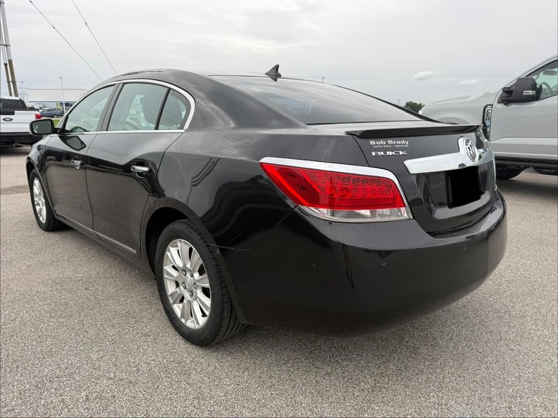 Buick LaCrosse Vehicle Full-screen Gallery Image 2