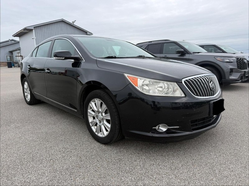 Buick LaCrosse Vehicle Full-screen Gallery Image 5
