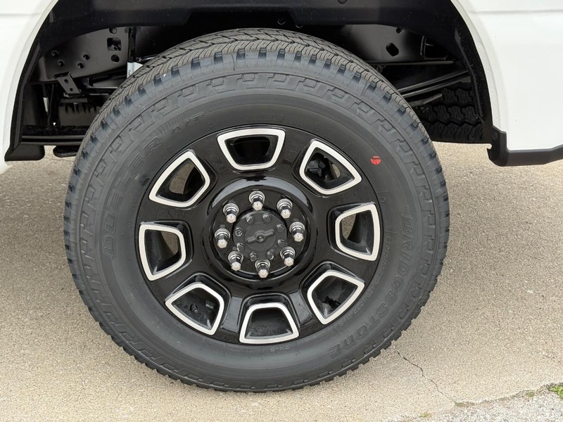 Ford Super Duty F-250 SRW Vehicle Full-screen Gallery Image 4