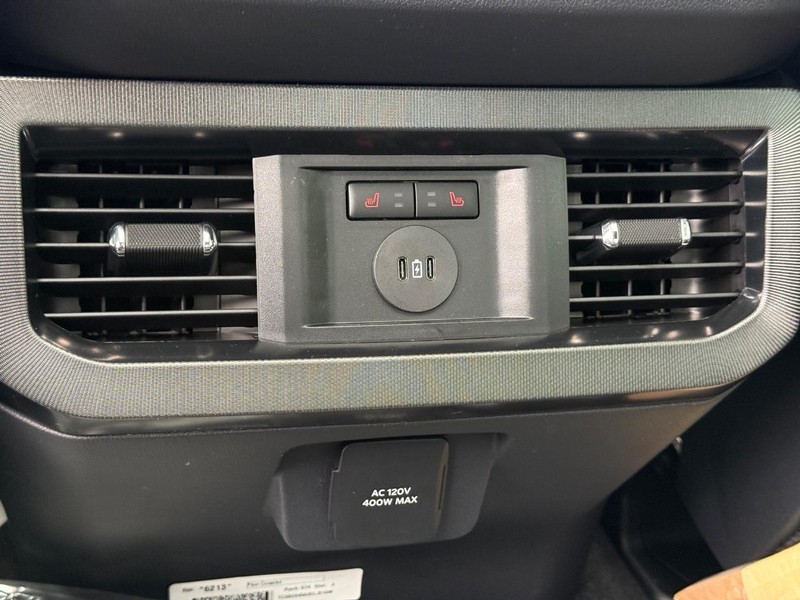 Ford Super Duty F-250 SRW Vehicle Full-screen Gallery Image 7