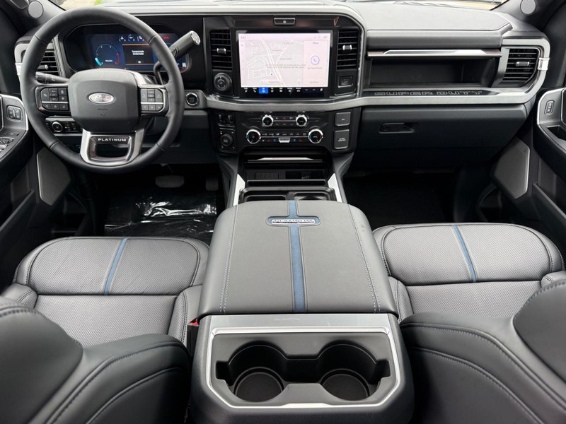 Ford Super Duty F-250 SRW Vehicle Full-screen Gallery Image 8
