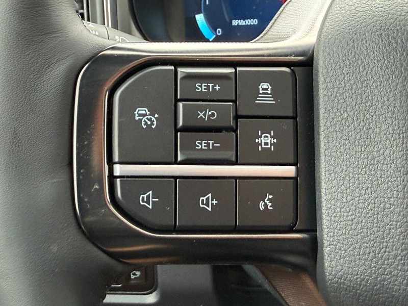 Ford Super Duty F-250 SRW Vehicle Full-screen Gallery Image 10