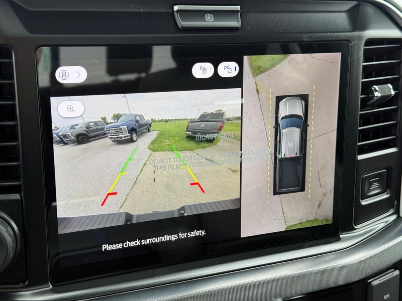 Ford Super Duty F-250 SRW Vehicle Full-screen Gallery Image 14