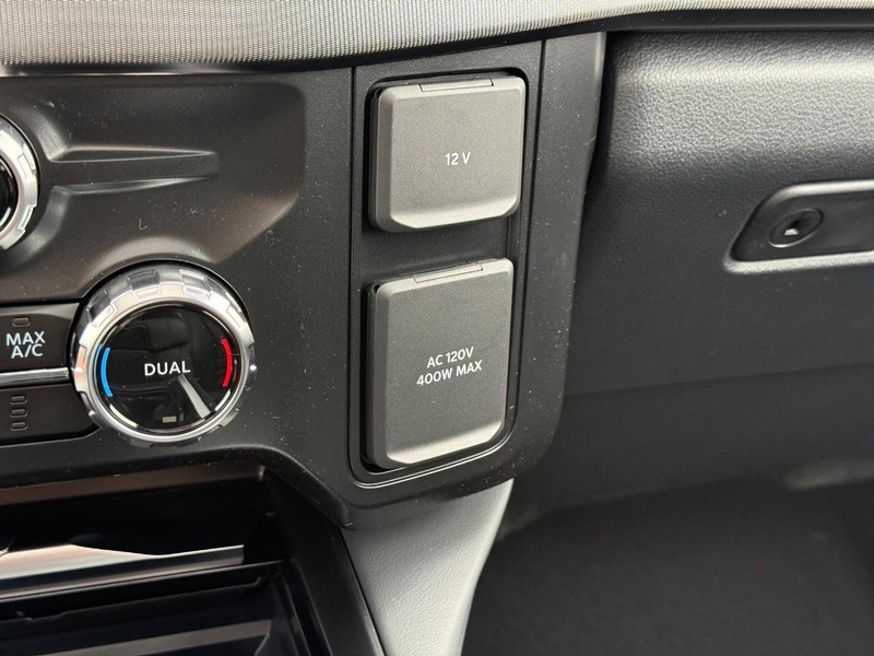 Ford Super Duty F-250 SRW Vehicle Full-screen Gallery Image 17