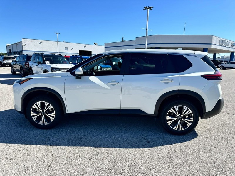 Nissan Rogue Vehicle Full-screen Gallery Image 2