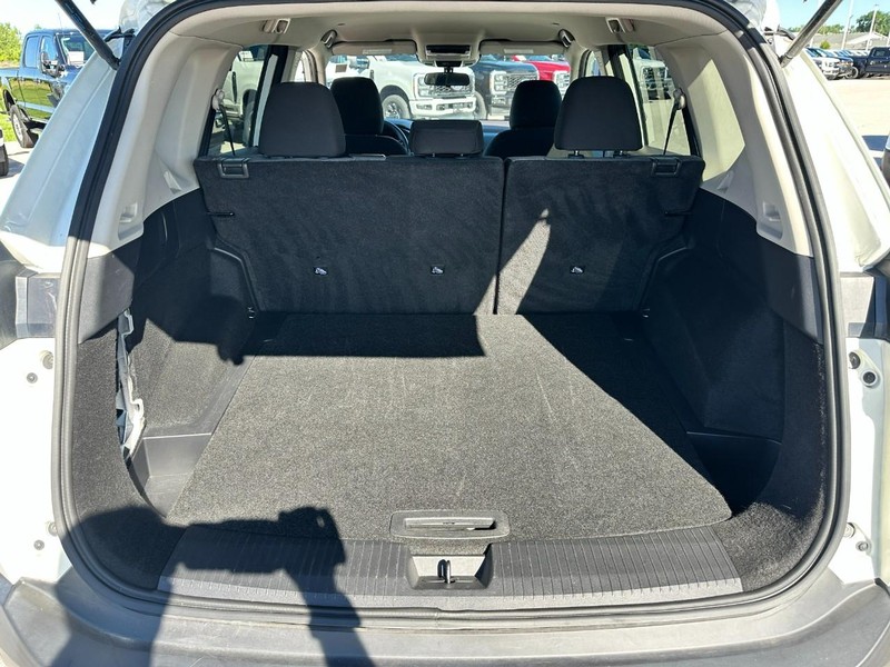 Nissan Rogue Vehicle Full-screen Gallery Image 5