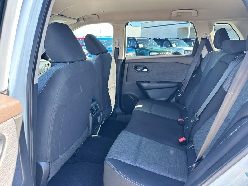 Nissan Rogue Vehicle Full-screen Gallery Image 10
