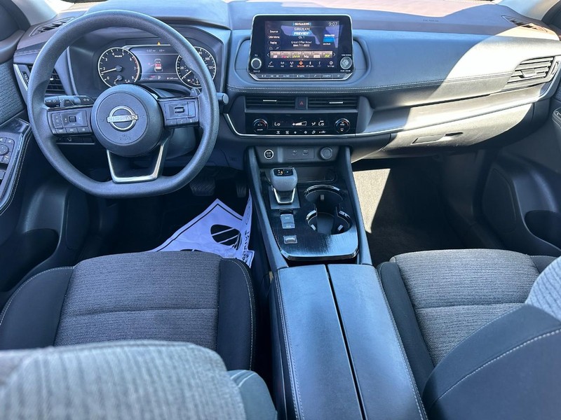 Nissan Rogue Vehicle Full-screen Gallery Image 11