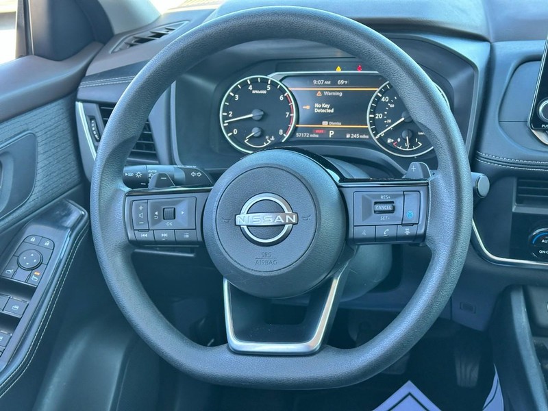 Nissan Rogue Vehicle Full-screen Gallery Image 12