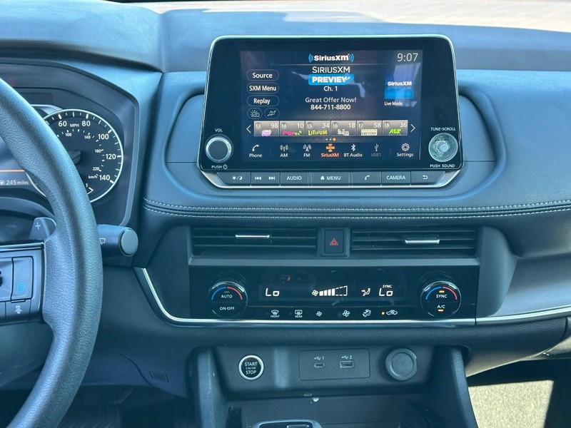 Nissan Rogue Vehicle Full-screen Gallery Image 13