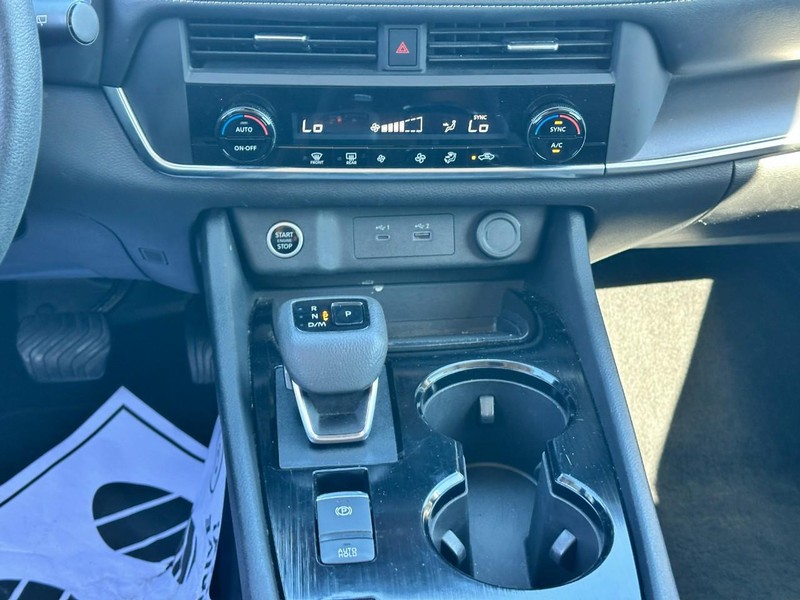 Nissan Rogue Vehicle Full-screen Gallery Image 14