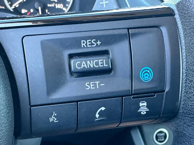 Nissan Rogue Vehicle Full-screen Gallery Image 19