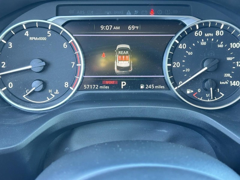 Nissan Rogue Vehicle Full-screen Gallery Image 20