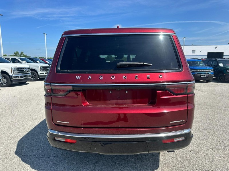 Jeep Wagoneer L Vehicle Full-screen Gallery Image 4