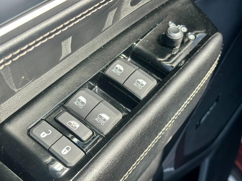 Jeep Wagoneer L Vehicle Full-screen Gallery Image 17