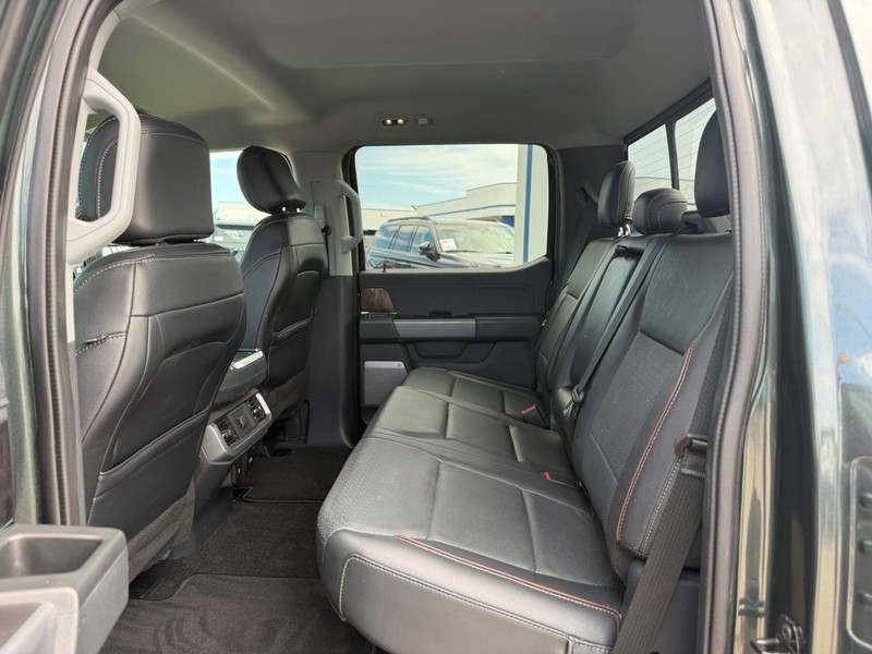 Ford F-150 Vehicle Full-screen Gallery Image 10