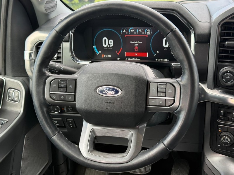Ford F-150 Vehicle Full-screen Gallery Image 12
