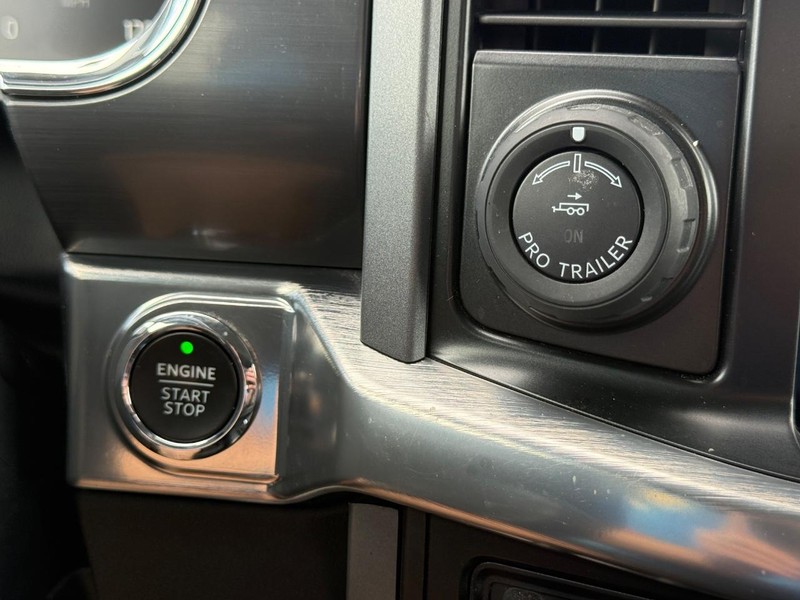 Ford F-150 Vehicle Full-screen Gallery Image 15