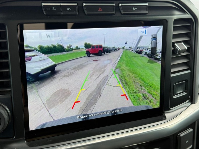 Ford F-150 Vehicle Full-screen Gallery Image 17