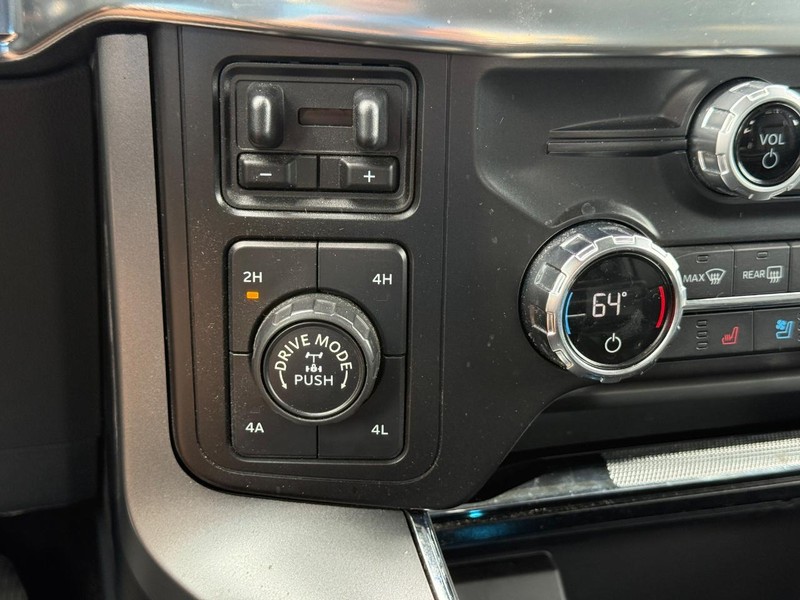 Ford F-150 Vehicle Full-screen Gallery Image 18