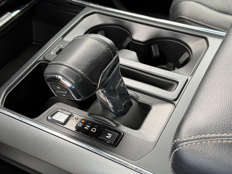 Ford F-150 Vehicle Full-screen Gallery Image 21