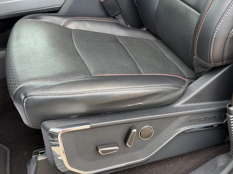 Ford F-150 Vehicle Full-screen Gallery Image 27
