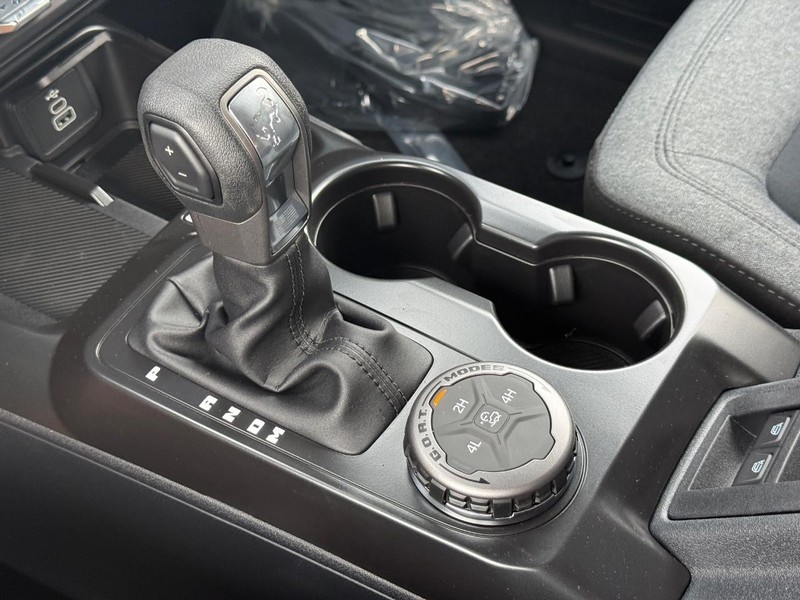 Ford Bronco Vehicle Full-screen Gallery Image 14