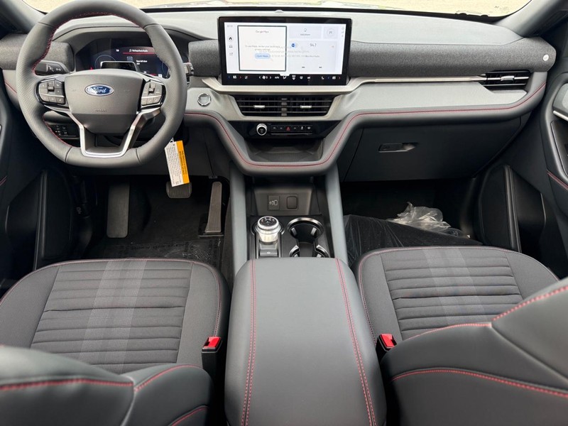 Ford Explorer Vehicle Full-screen Gallery Image 9