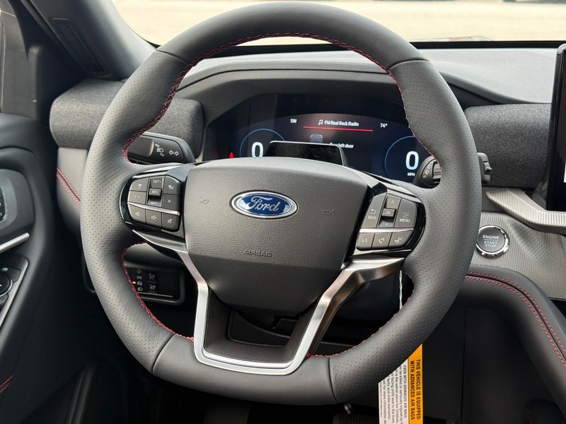 Ford Explorer Vehicle Full-screen Gallery Image 10