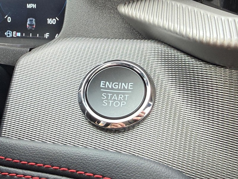 Ford Explorer Vehicle Full-screen Gallery Image 13
