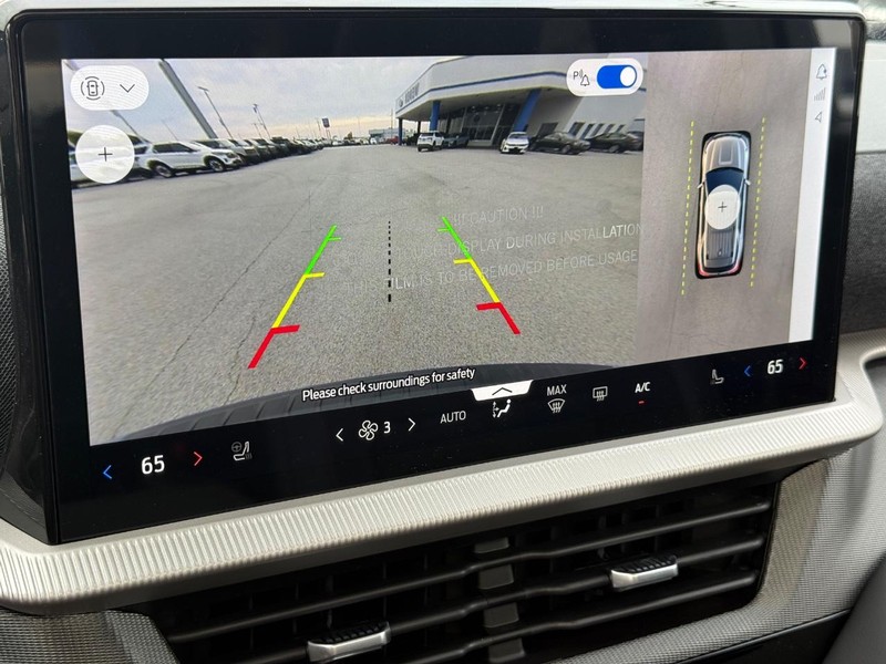 Ford Explorer Vehicle Full-screen Gallery Image 15