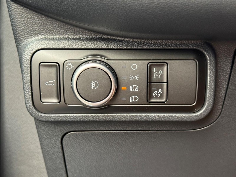 Ford Explorer Vehicle Full-screen Gallery Image 19