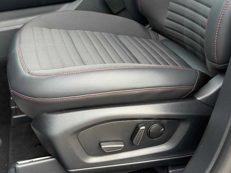 Ford Explorer Vehicle Full-screen Gallery Image 21