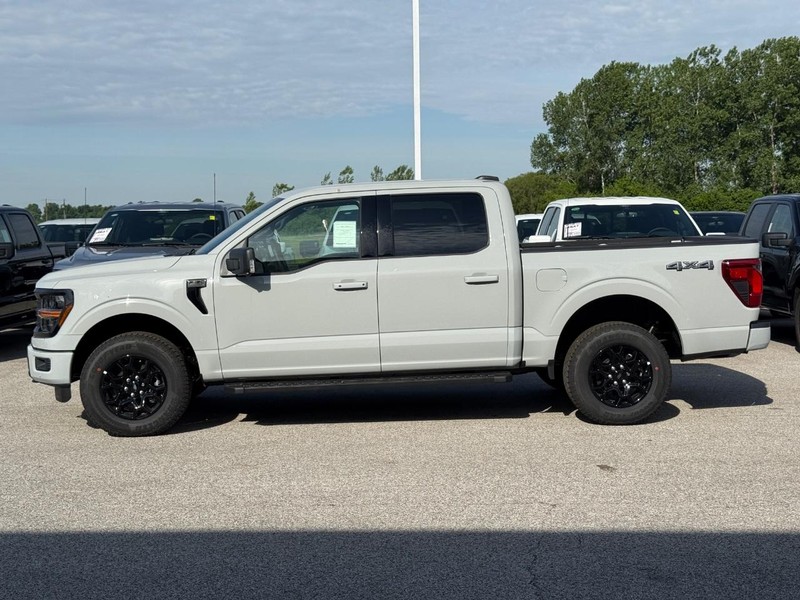 Ford F-150 Vehicle Full-screen Gallery Image 2