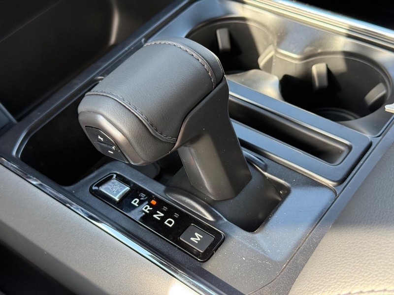 Ford F-150 Vehicle Full-screen Gallery Image 16