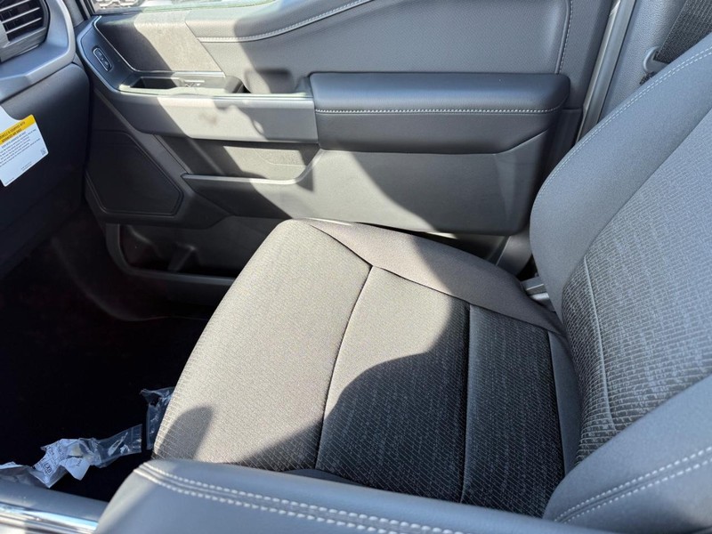 Ford F-150 Vehicle Full-screen Gallery Image 17