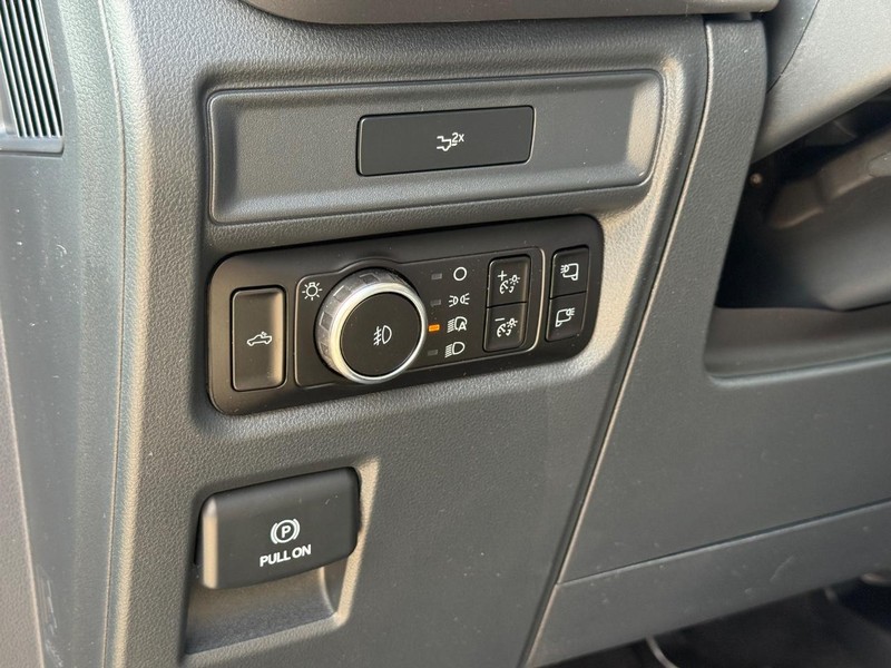 Ford F-150 Vehicle Full-screen Gallery Image 18