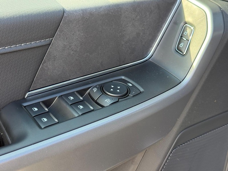 Ford F-150 Vehicle Full-screen Gallery Image 19