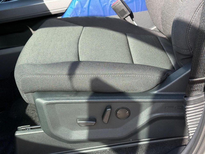 Ford F-150 Vehicle Full-screen Gallery Image 20