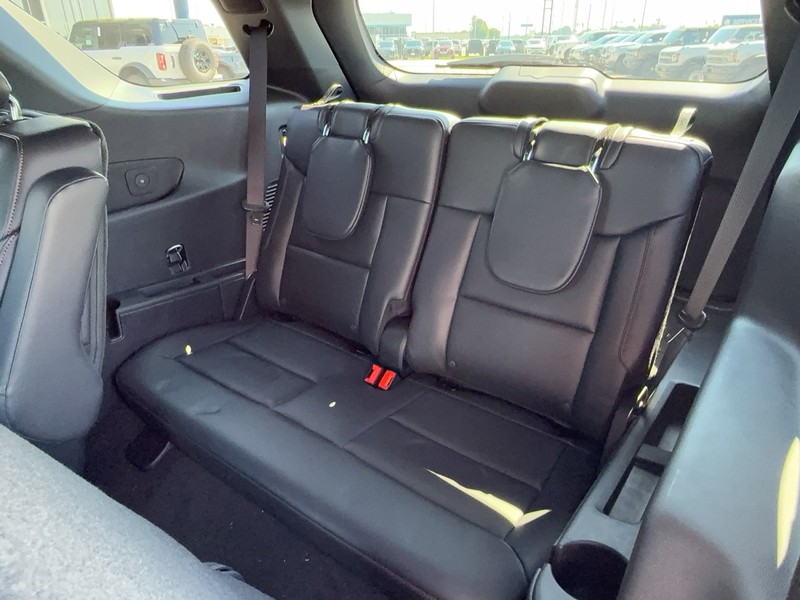 Ford Explorer Vehicle Full-screen Gallery Image 10