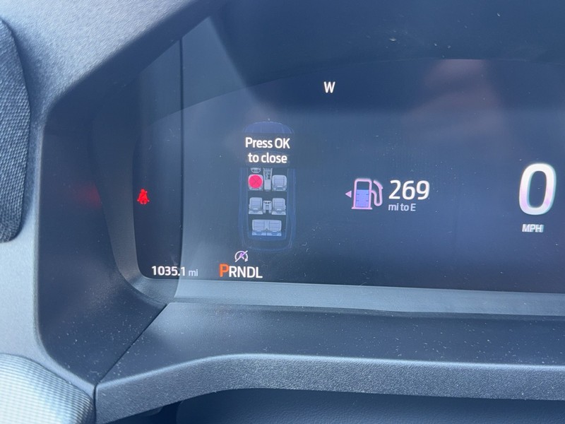 Ford Explorer Vehicle Full-screen Gallery Image 17