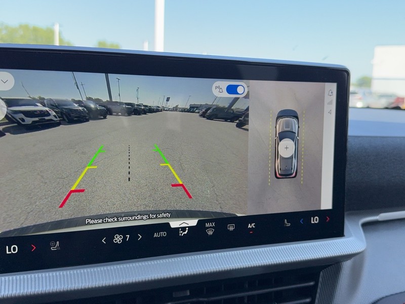 Ford Explorer Vehicle Full-screen Gallery Image 19