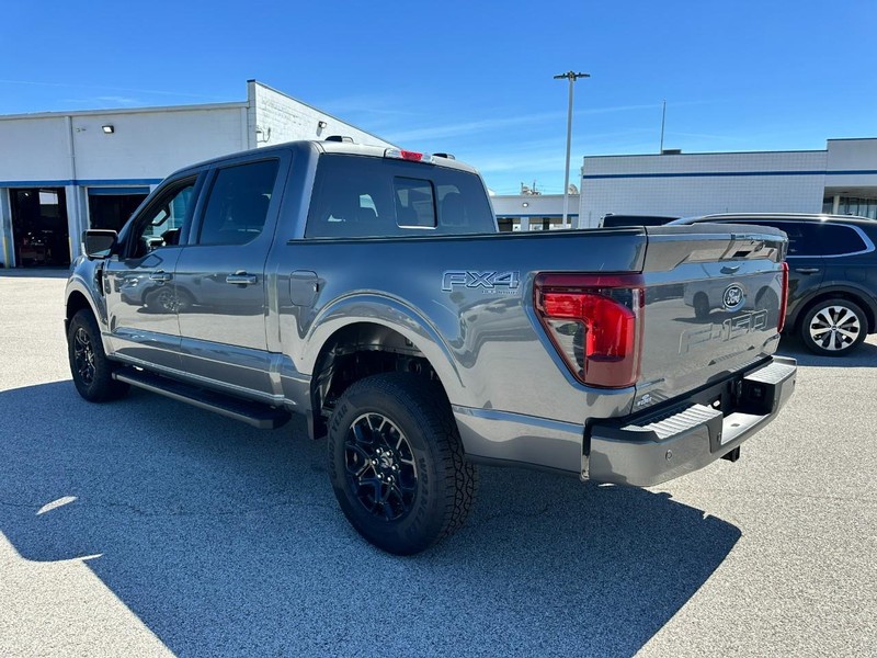Ford F-150 Vehicle Full-screen Gallery Image 3